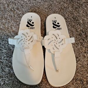 Sam & Libby Women's White Floral Sandals